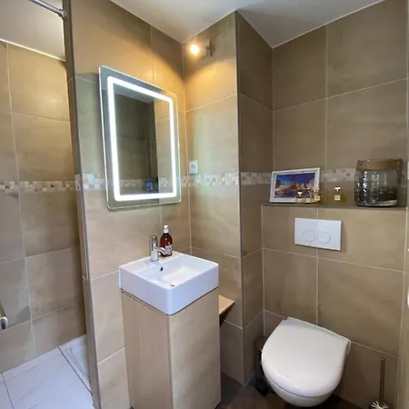 Gare Part Dieu Apartment *